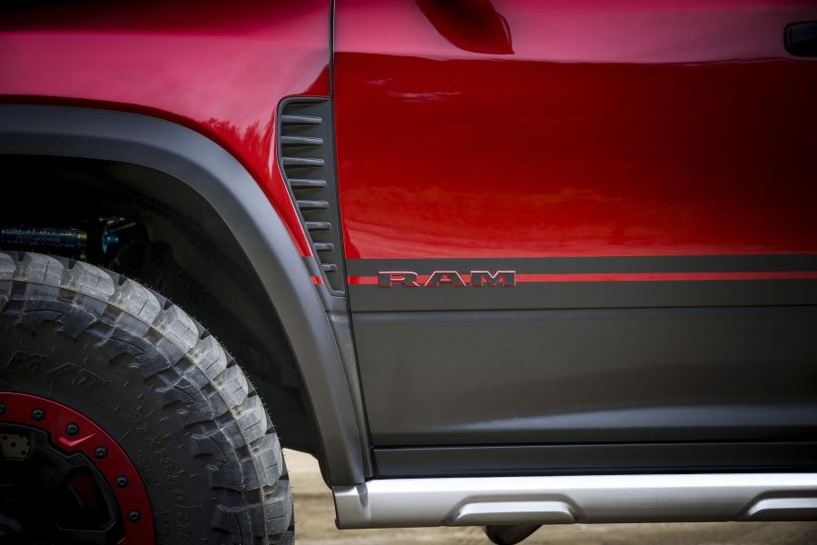 Детали экстерьера Dodge Ram Rebel TRX Concept 2016 года  (фото 17 из 24)